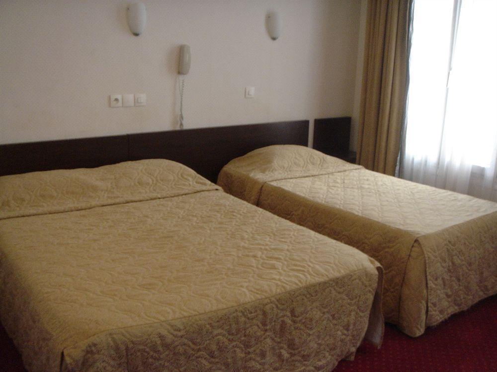 Hotel Des 3 Nations Paris Luaran gambar