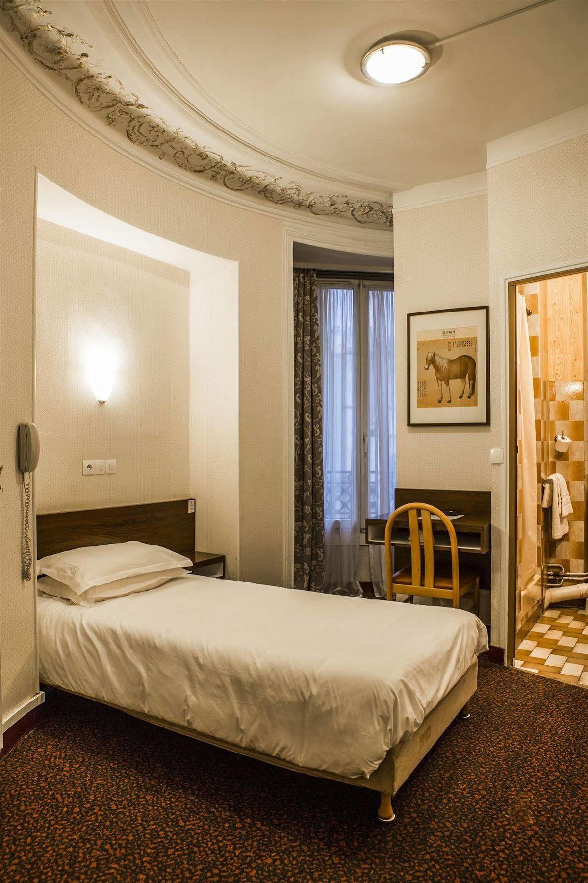 Hotel Des 3 Nations Paris Luaran gambar