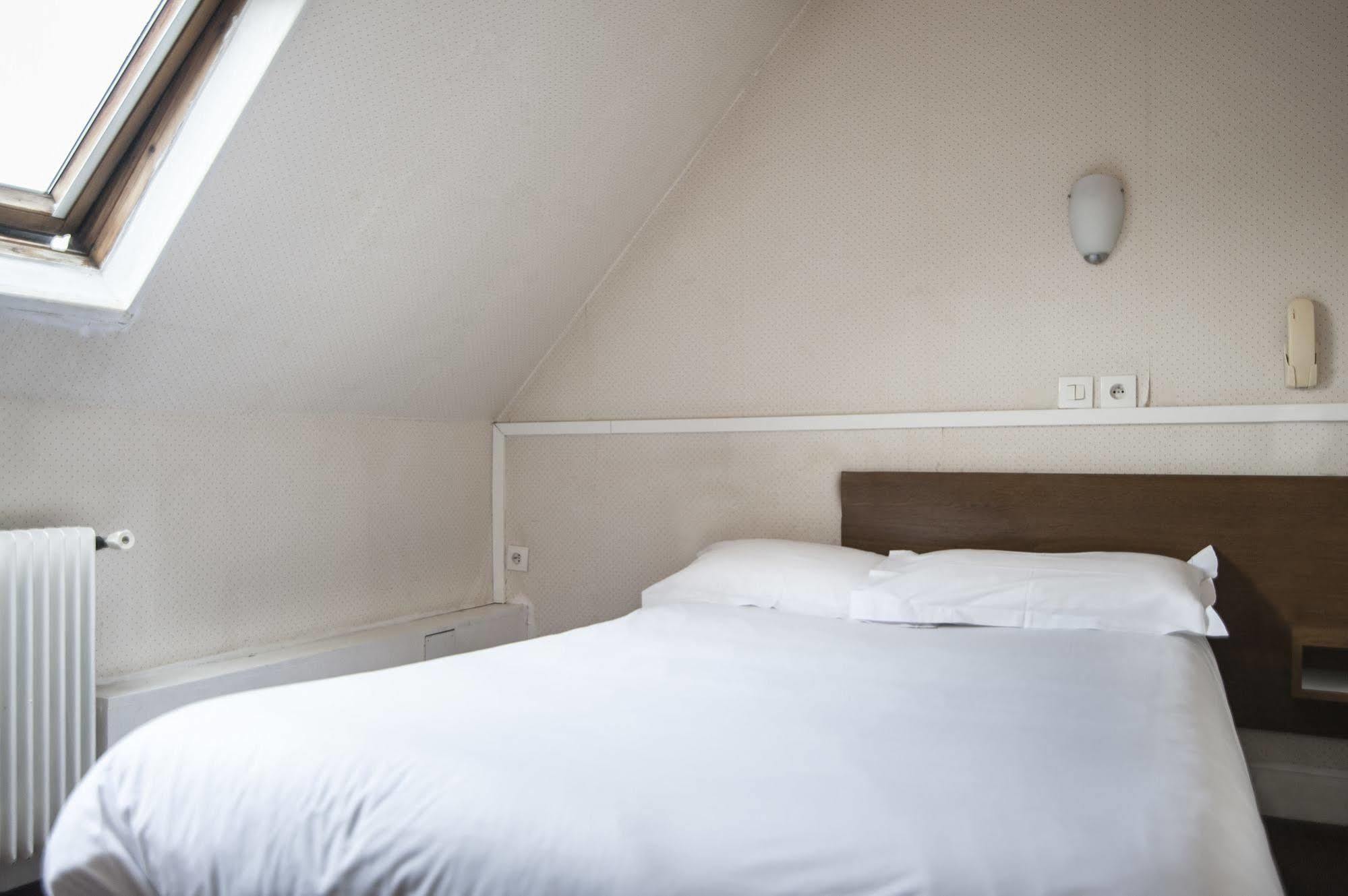 Hotel Des 3 Nations Paris Luaran gambar