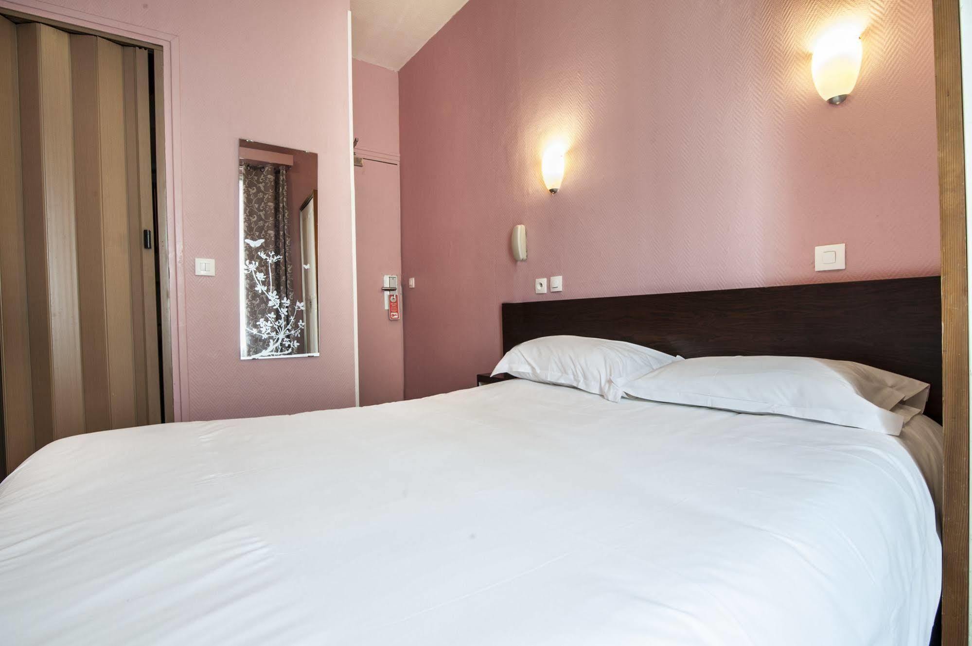Hotel Des 3 Nations Paris Luaran gambar