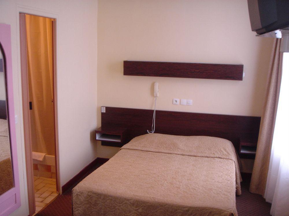 Hotel Des 3 Nations Paris Luaran gambar